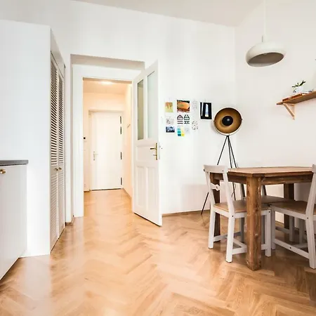 Trendy Local Apartment Prague Exterior photo